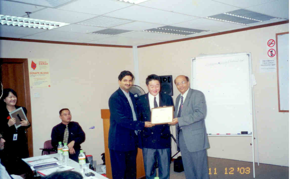 Pru Chairman Gold award 2004 at a function in Kuala Lumpur