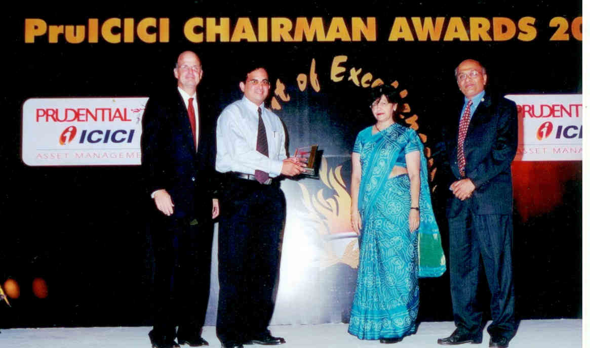 Pru Chairman Gold award 2005 at a function in Mumbai
